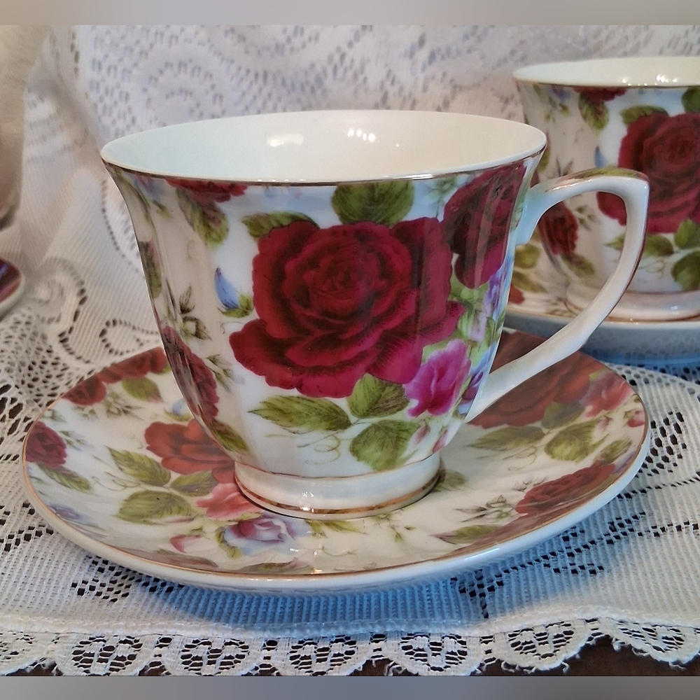 17 Pc Floral Tea Set with Red Roses - Picture 12 of 16